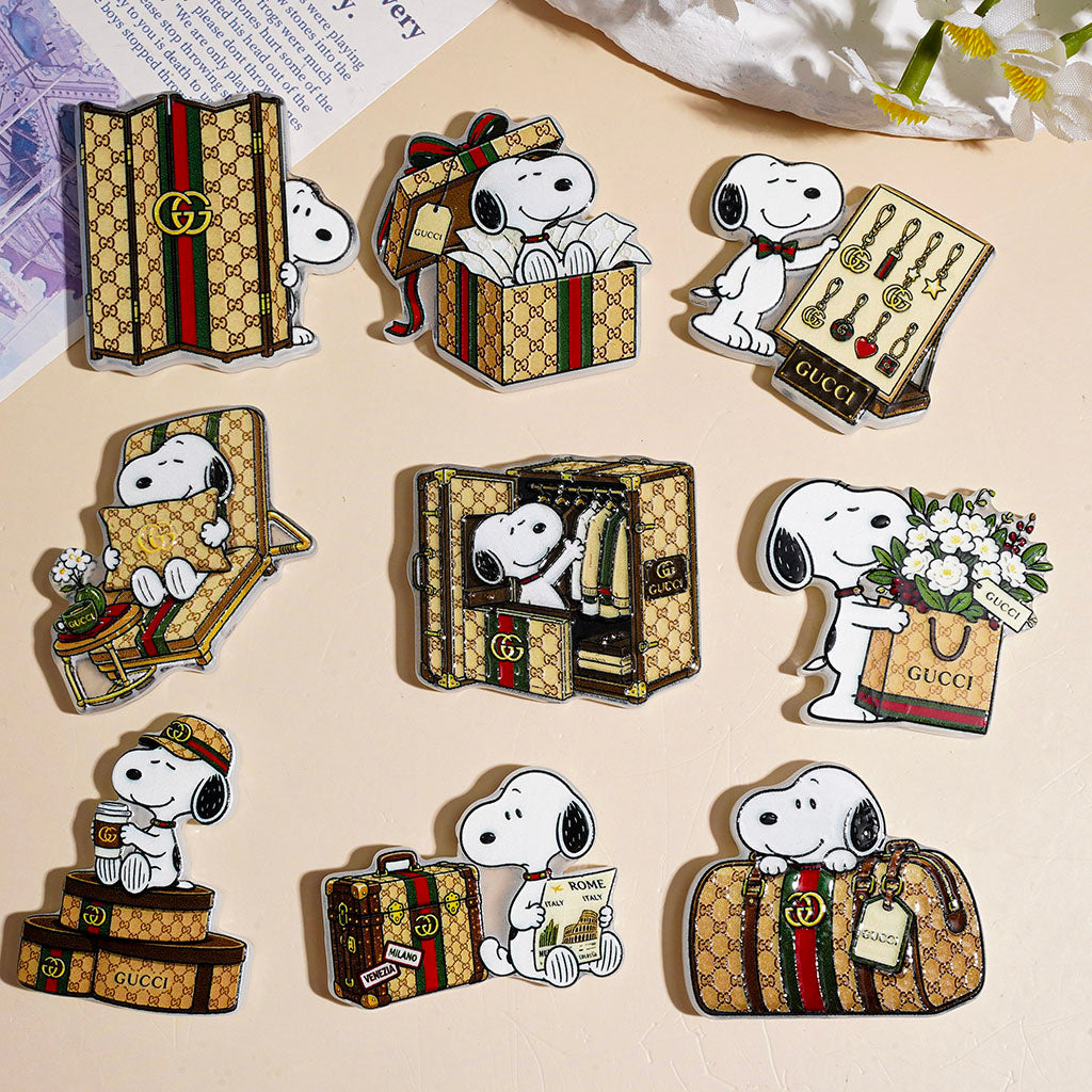 GG Cartoon Snoopy Luggage‑Shaped Acrylic Brooch Badge,MZ