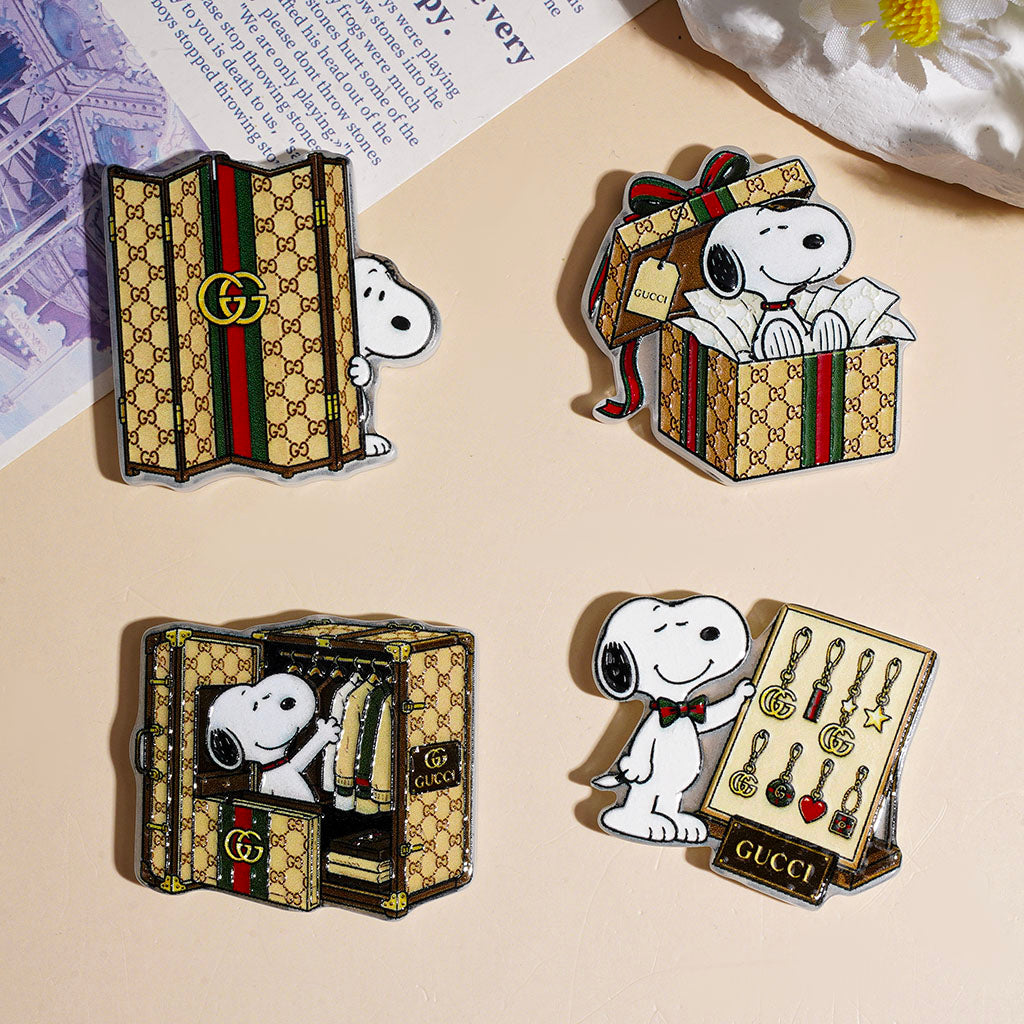 GG Cartoon Snoopy Luggage‑Shaped Acrylic Brooch Badge,MZ